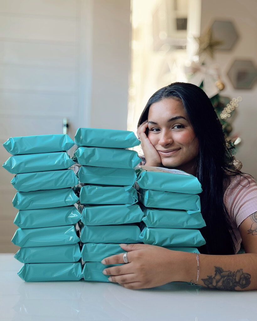 EMPRESARIA QUE VENDE ACESSÓRIOS EEM AÇO INOXIDÁVEL E PERSONALIZADOS