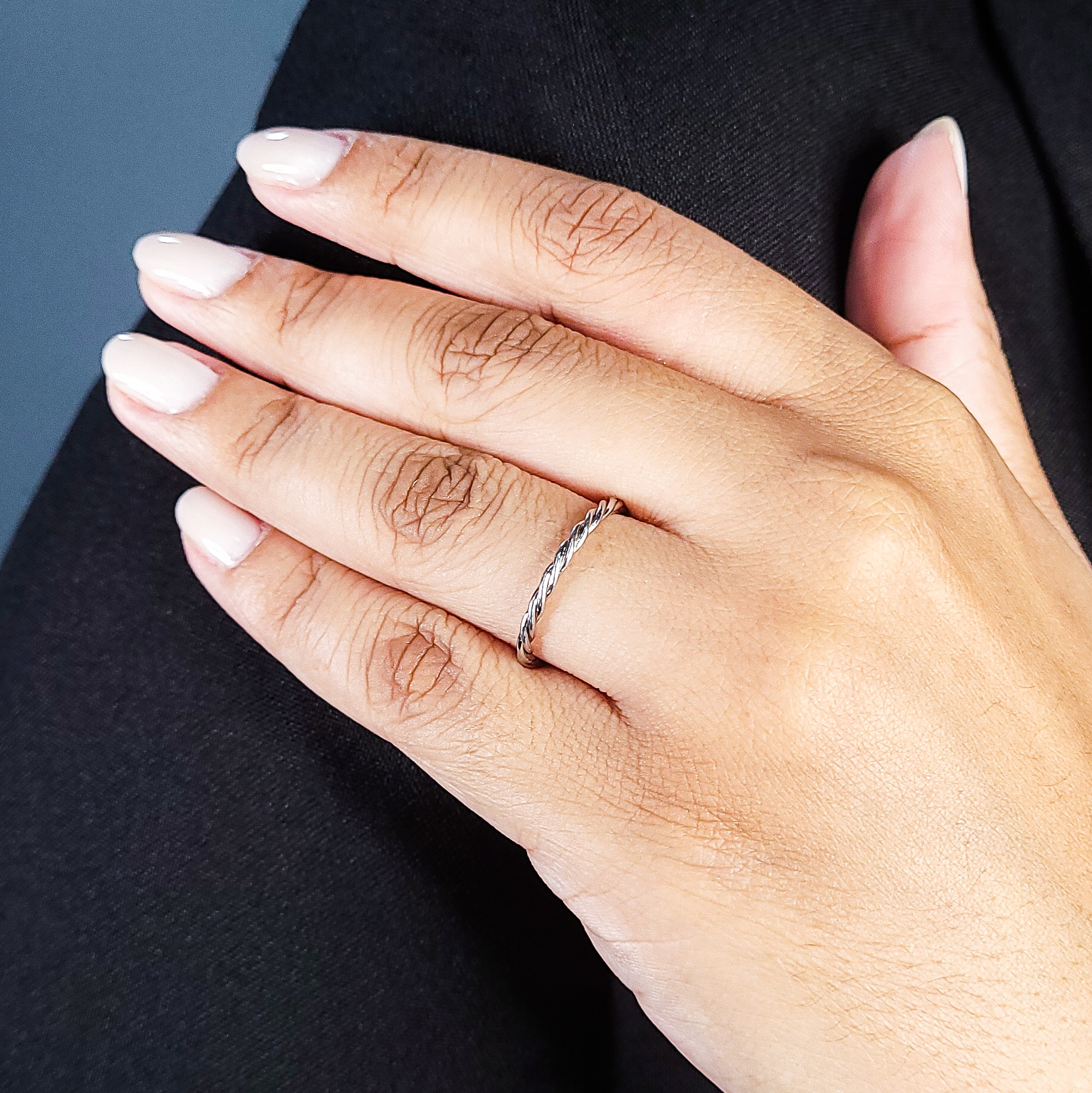 Anel Trançado Minimalista em aço inoxidável prata - Imagem 2