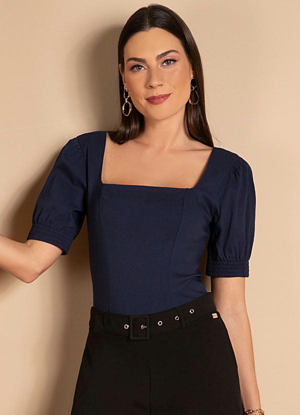 Qual colar usar em cada decote quadrado