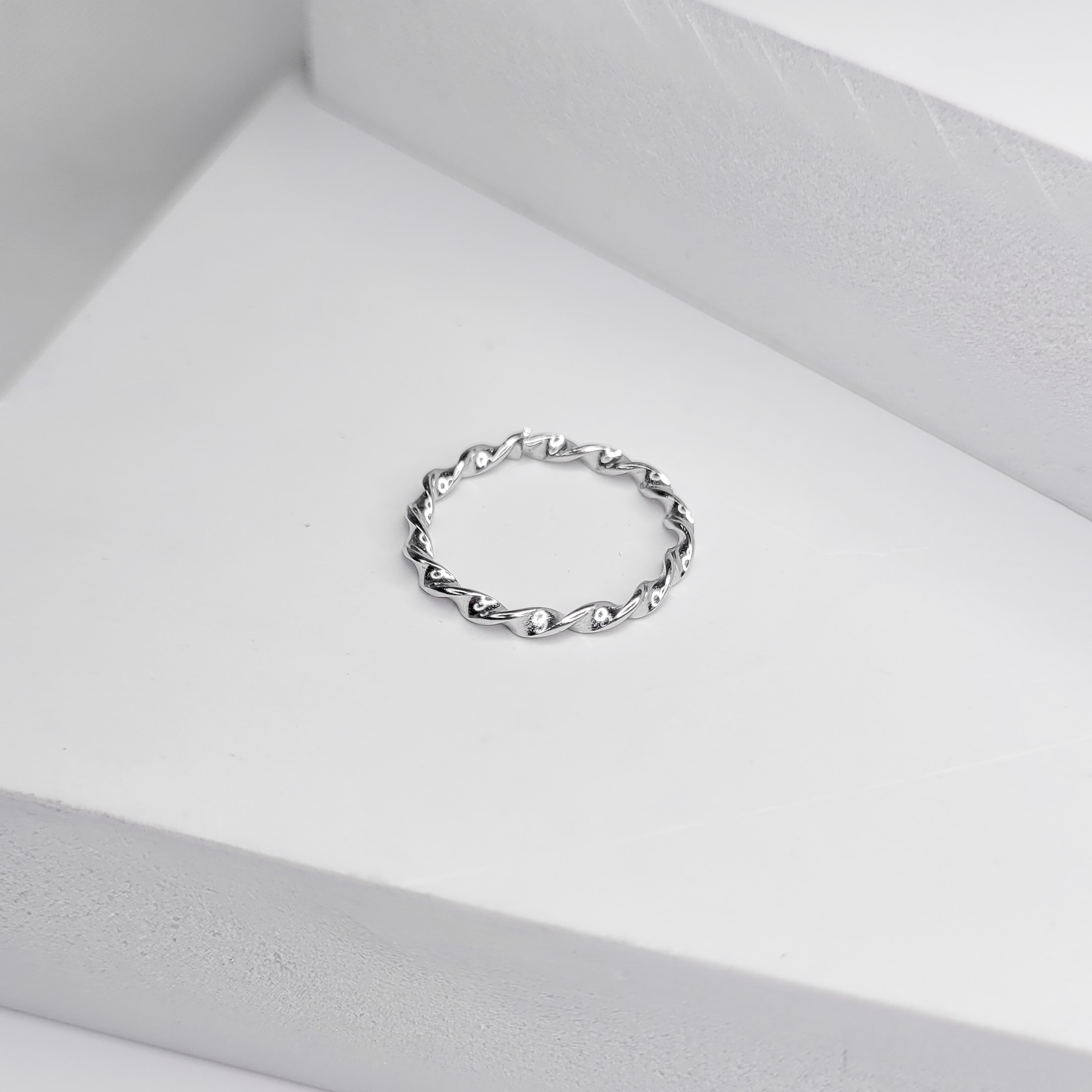 Anel Trançado Minimalista em aço inoxidável prata