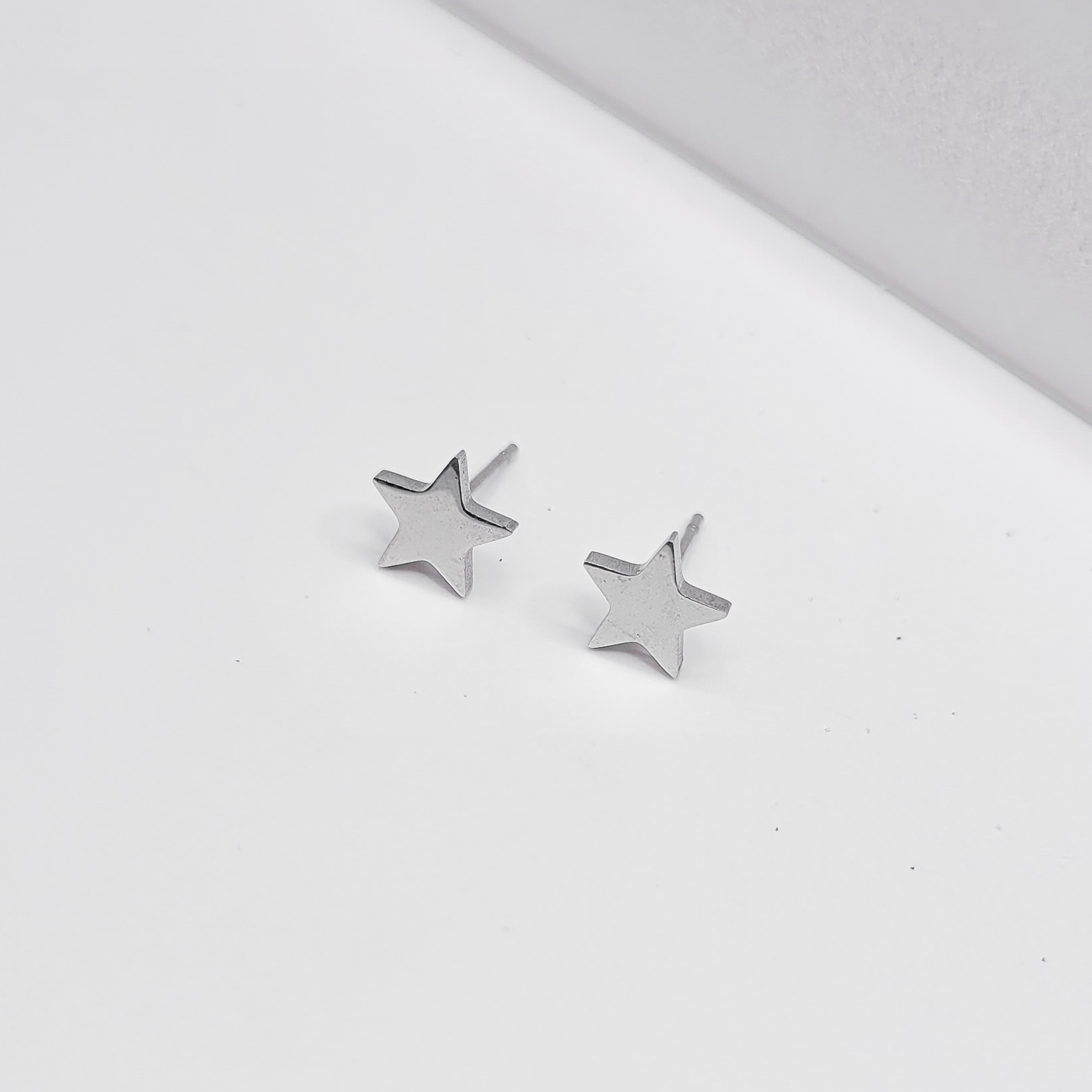 Brinco Estrela Minimalista em aço inoxidável