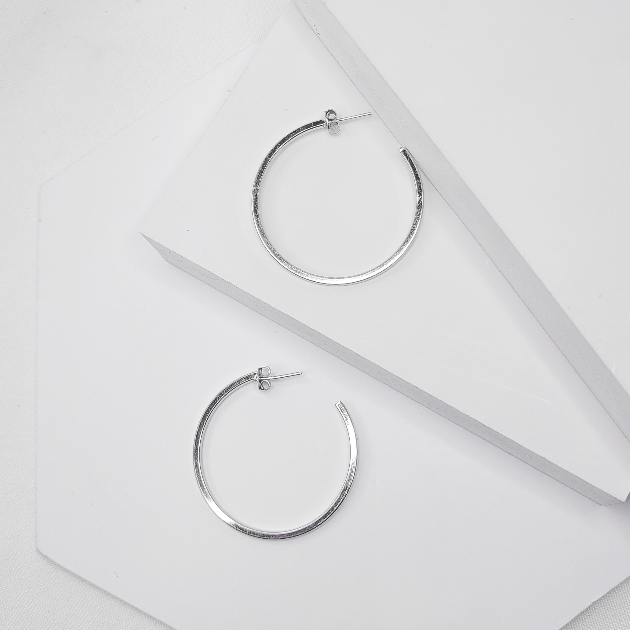 Brinco Argola lisa grande em aço inoxidável - antialégico