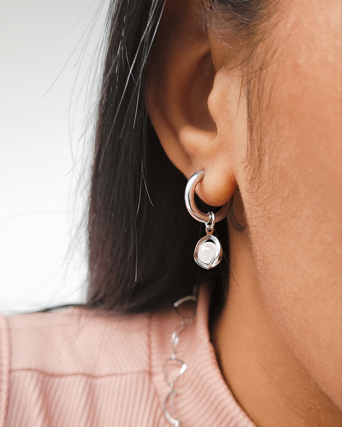 Brinco Argola Click Pingente Esfera - Imagem 2