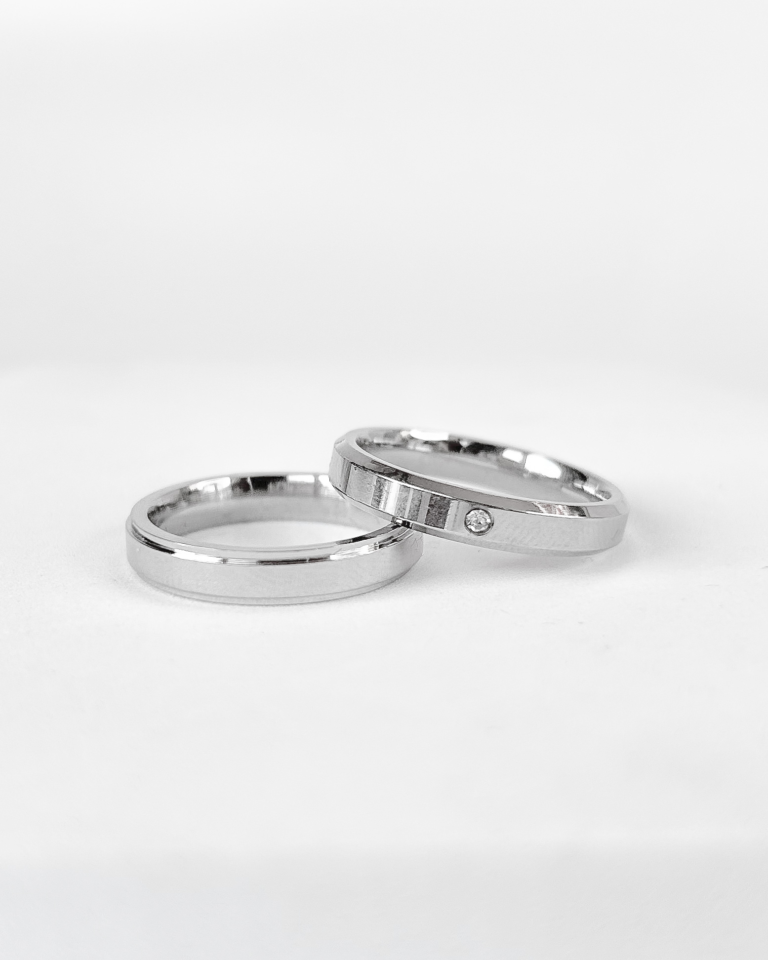 Aliança com friso nas laterais 4mm Prata - Imagem 2