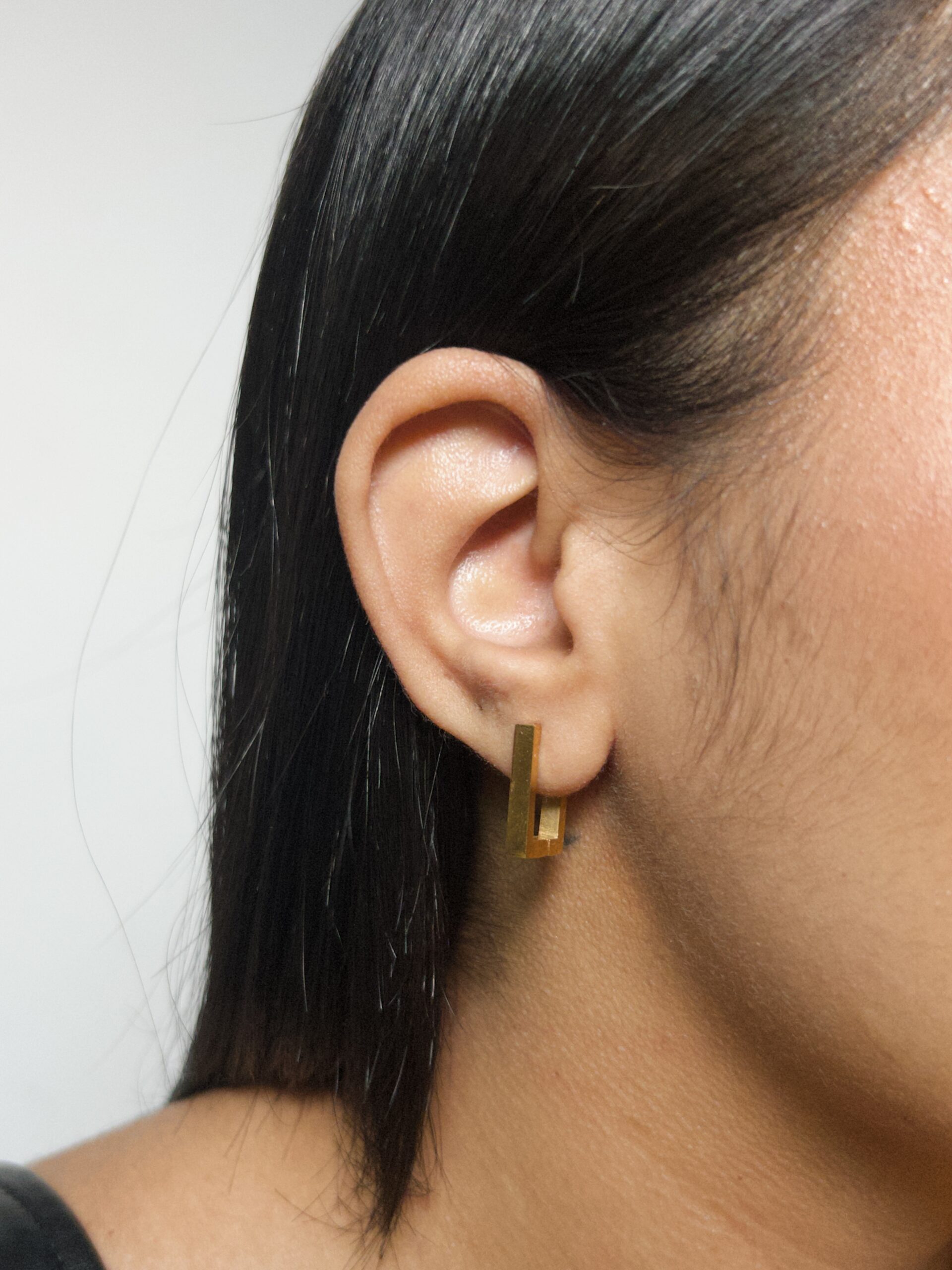 Argola Retângulo Click em Aço Inoxidável banhado a ouro 18k - Imagem 2